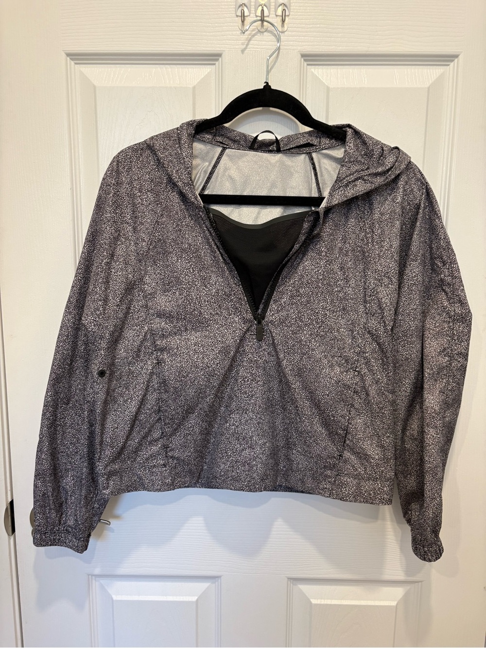 lululemon athletica Black and White Abstract Print Pullover # 1130